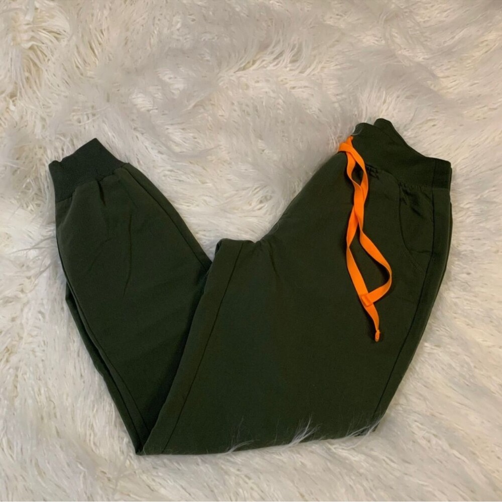 NWOT figs joggers in olive green size xxsp